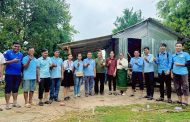 លោកវរសេនីយ៍ឯក សោម សុភ័ណ្ឌ អធិការនគរបាលស្រុកស្វាយជ្រំ បានដឹកនាំកម្លាំងអធិការដ្ឋាននគរបាលស្រុក និងប៉ុស្តិ៍នគរបាលរដ្ឋបាលពោធិរាជ ព្រមទាំងប្រជាការពារភូមិ ចុះជួយសាងសង់បង្ហើយផ្ទះ១ខ្នង ជូនប្រជាពលរដ្ឋមានជីវភាពខ្វះខាត!