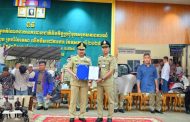 ឯកឧត្តម ឧត្តមសេនីយ៍ឯក ជួន ណារិន្ទ ឧបត្ថម្ភថវិកា២លានរៀល លើកទឹកចិត្តជូននគរបាលជំនាញព្រហ្មទណ្ឌខណ្ឌចំការមន ដែលបង្រ្កាបជនសង្ស័យ០២នាក់អំពើឆក់ទ្រព្យសម្បត្តិប្រជាពលរដ្ឋខ្មែរនិងជនបរទេ