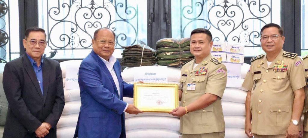 ឯកឧត្តមអភិសន្តិបណ្ឌិត ស សុខា ៖ ទទួលអំណោយពីស្នងការដ្ឋាននគរបាលខេត្តស្វាយរៀង!