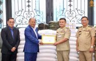 ឯកឧត្តមអភិសន្តិបណ្ឌិត ស សុខា ៖ ទទួលអំណោយពីស្នងការដ្ឋាននគរបាលខេត្តស្វាយរៀង!