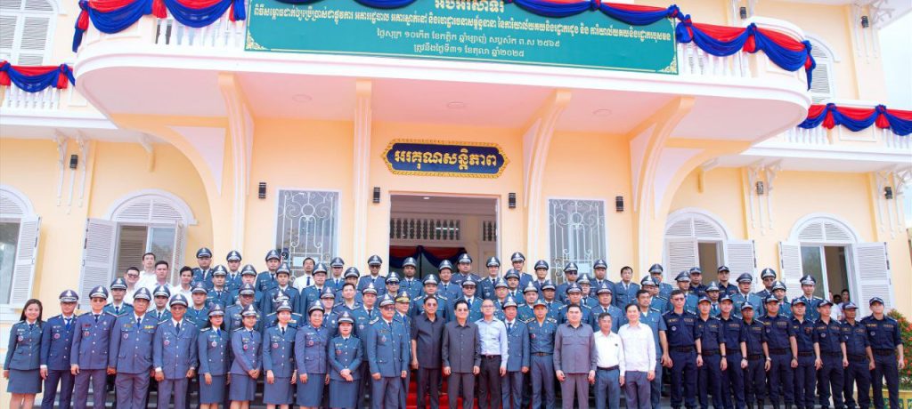 ឯកឧត្តមបណ្ឌិត គុណ ញឹម សម្ពោធដាក់ឱ្យប្រើប្រាស់ជាផ្លូវការអគាររដ្ឋបាល អគារស្នាក់នៅ និងហេដ្ឋារចនាសម្ព័ន្ធនានា របស់ការិយាល័យគយ និងរដ្ឋាករដូង និងការិយាល័យគយ និងរដ្ឋាករបុសមន ក្នុងខេត្តស្វាយរៀង